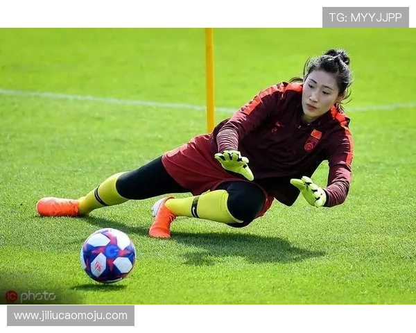 女足改练海滩散步彭诗梦或首发 女足改练海滩散步彭诗梦或首发